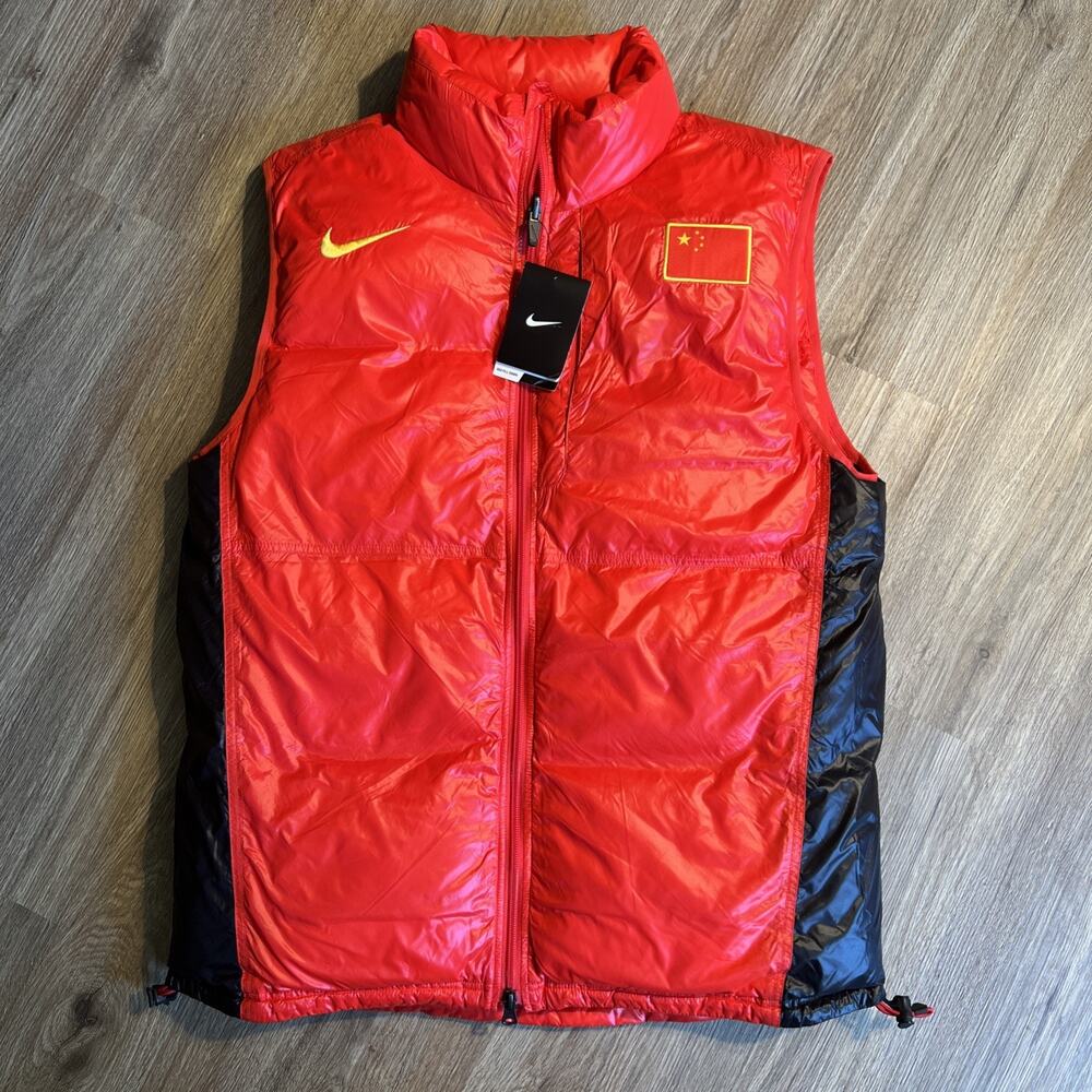 Nike 550 Vest China Men XL Down Fill Insulated Puffer Chinese Flag Red NWT Zip